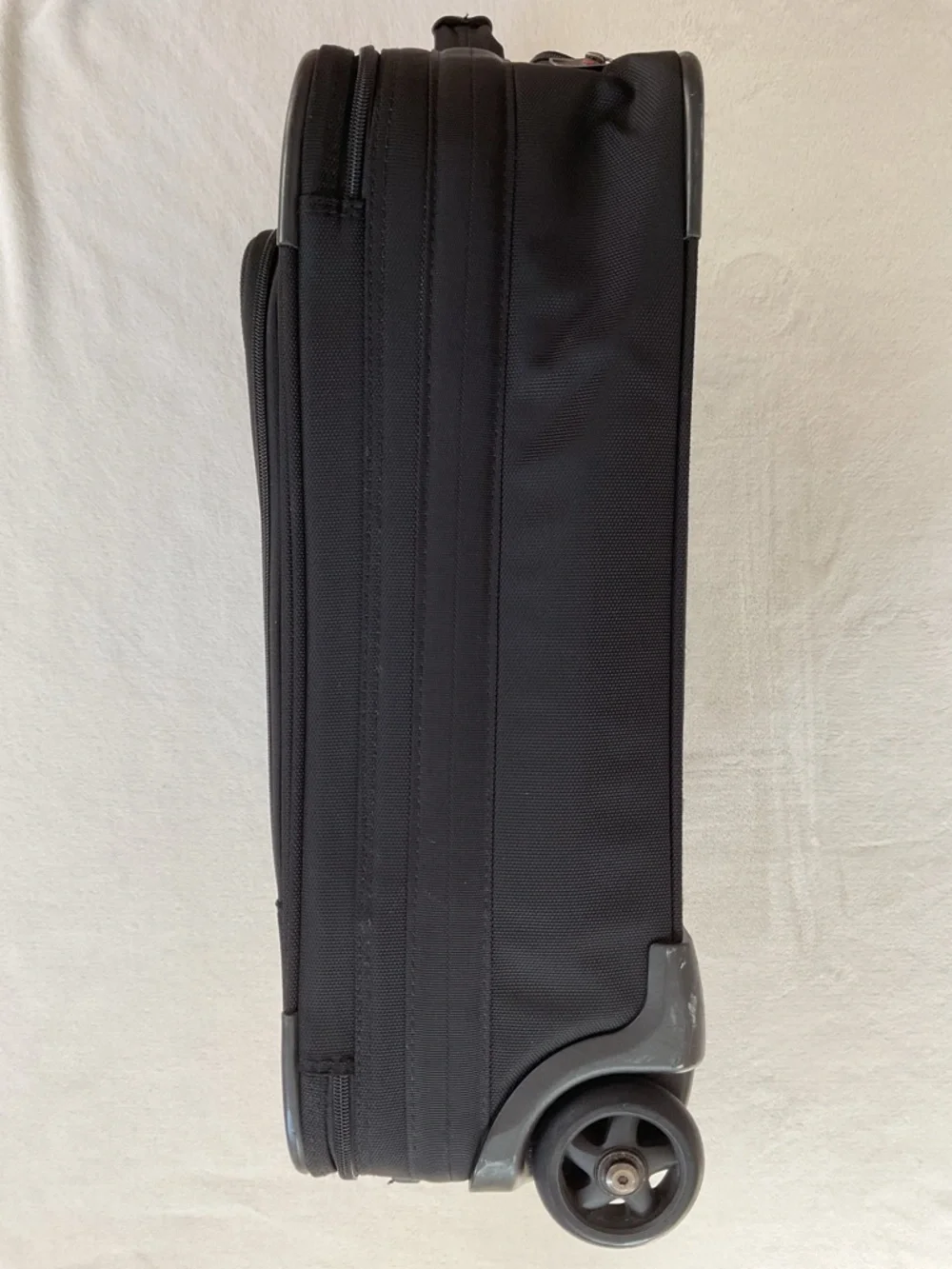 Victorinox Mobilizer NXT 5.0 Ultra Light 21” Carry-On Rollaboard